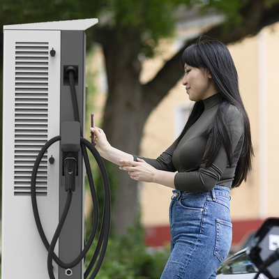 60KW Standstufen Stufe 3 CCS Typ 1 Chademo EV Schnellladegeräte für schnelle und schnelle Ladevorgänge