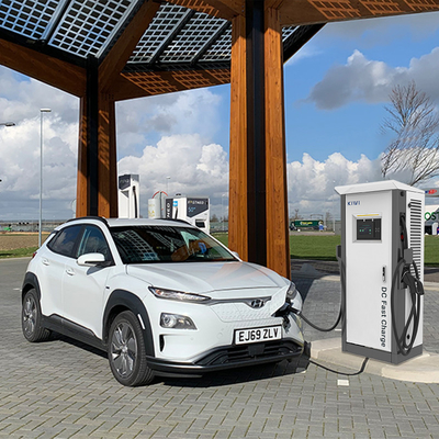 AC 0A-92A Eingangsstrombereich 60KW Gleichstrom 0-100A Ausgangsstrom CCS-Autoladegerät für Benz EQC