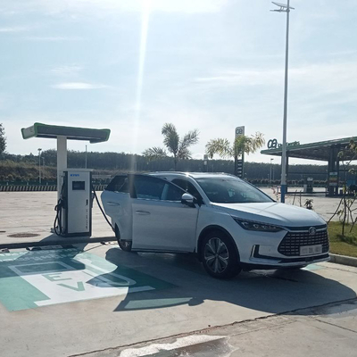 60kW ~ 150kW Gleichstrom-EV-Ladestation Doppelladegerät Fußboden montiert Gleichstrom-Schnellladestation für Elektroautos